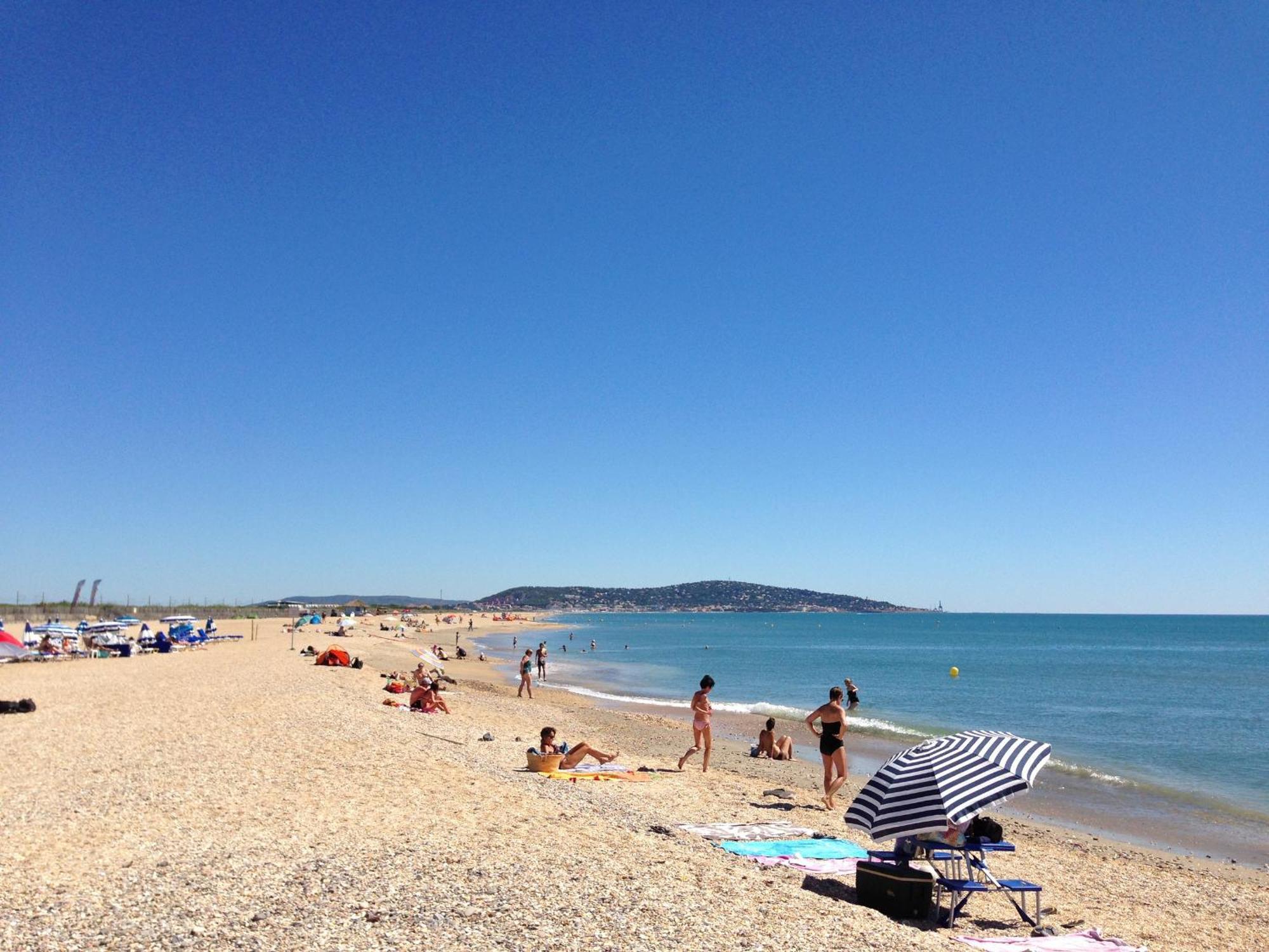 Climatise Pour 2 Avec Terrasse Et Parking Pres Des Plages - Fr-1-338-613 Appartement Sète