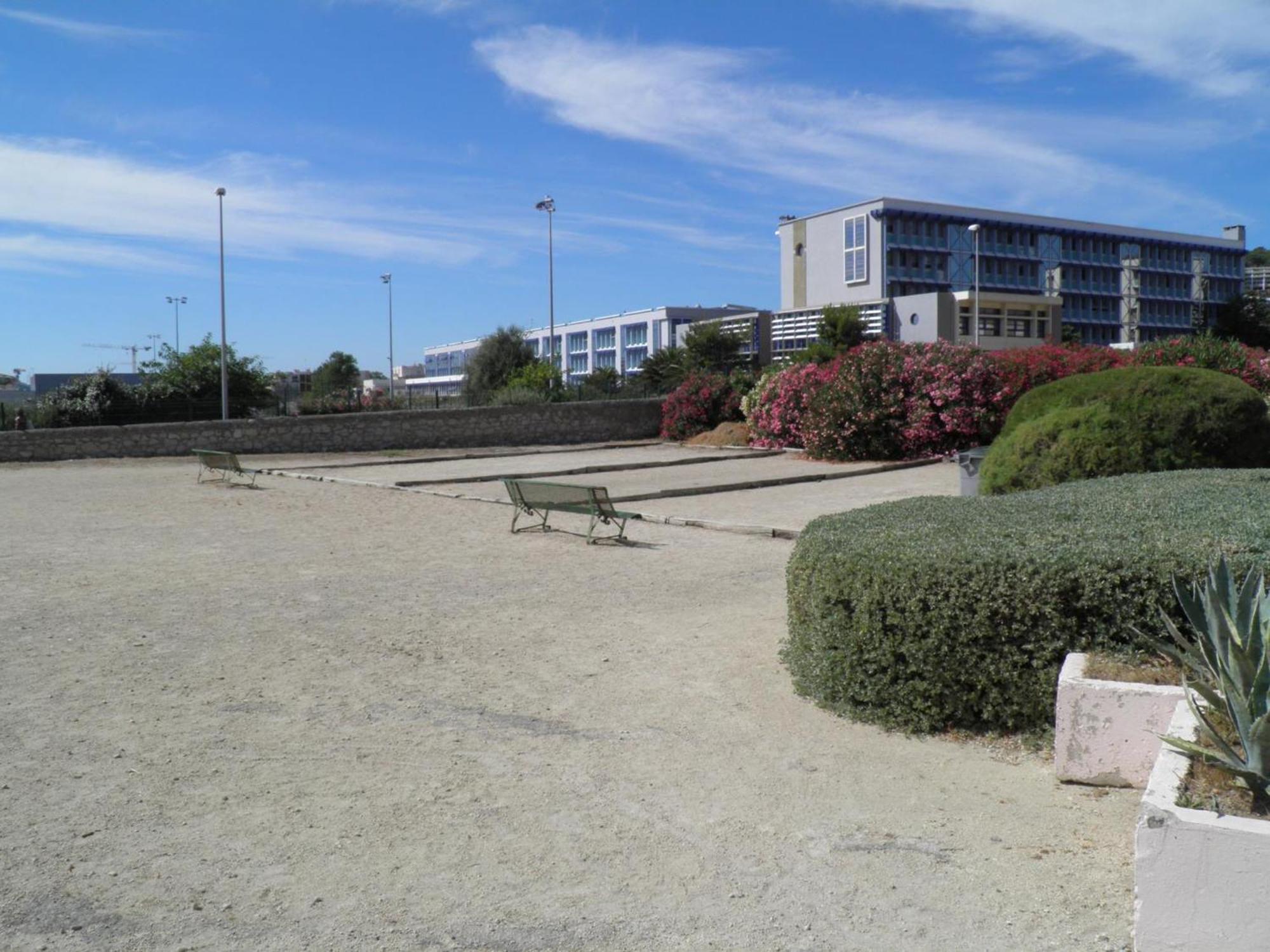 Climatise Pour 2 Avec Terrasse Et Parking Pres Des Plages - Fr-1-338-613 Sète