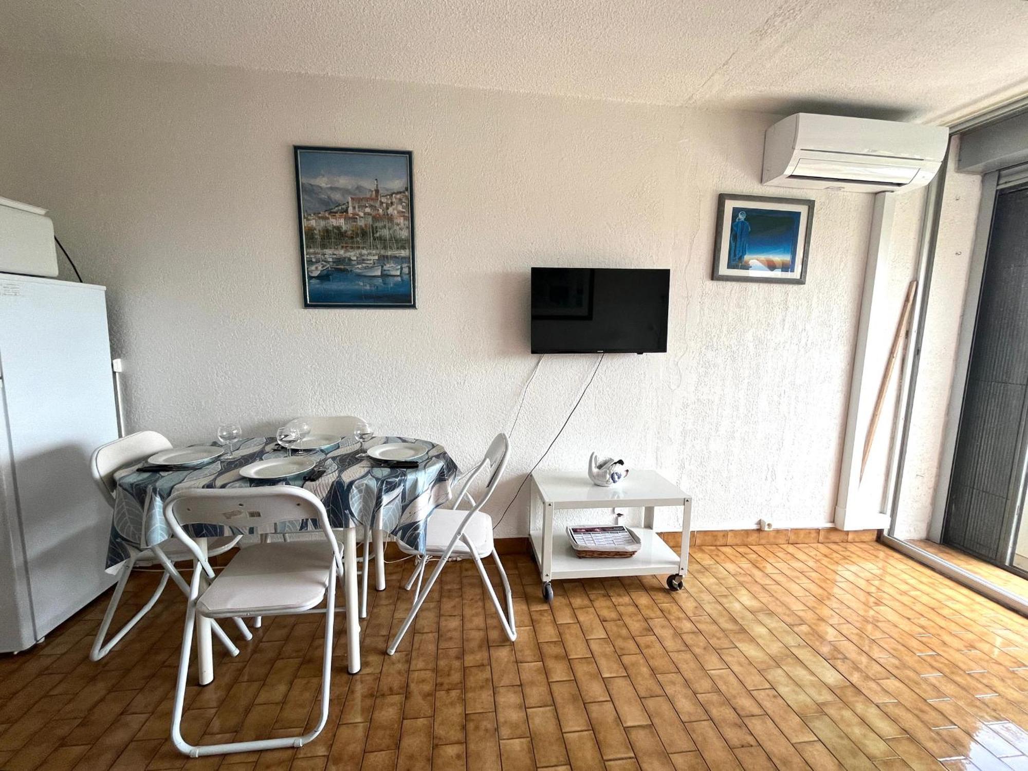 Appartement Climatise Pour 2 Avec Terrasse Et Parking Pres Des Plages - Fr-1-338-613 *